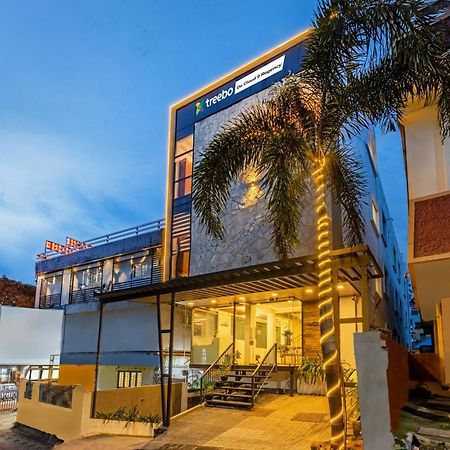 Treebo De Cloud 9 Regency Hotel Thiruvananthapuram Exterior photo
